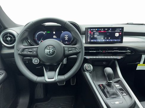 New 2025 Alfa Romeo Tonale w/ Premium Package image 16