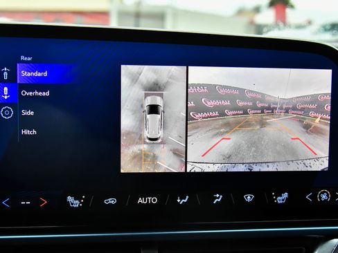 Used 2025 Chevrolet Equinox EV LT w/ Convenience Package image 18