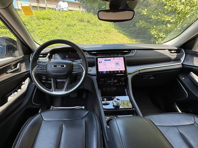Used 2023 Jeep Grand Cherokee Limited AWD/4WD image 10
