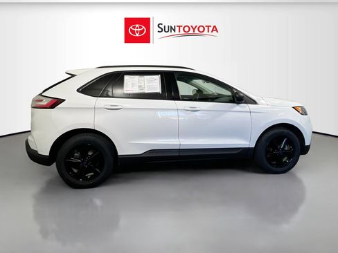 Used 2020 Ford Edge SE image 2