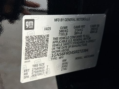 Used 2025 Chevrolet Suburban Premier image 11