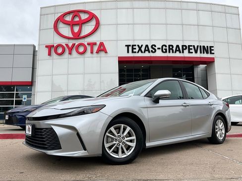 Used 2025 Toyota Camry LE image 2