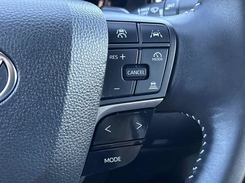Used 2025 Toyota Camry SE w/ Convenience Package FWD image 30