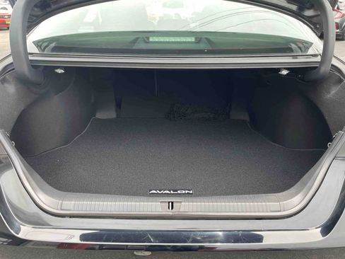 Used 2019 Toyota Avalon XLE image 18