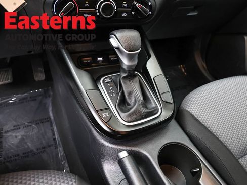 Used 2025 Kia Soul LX w/ LX Technology Package FWD image 13