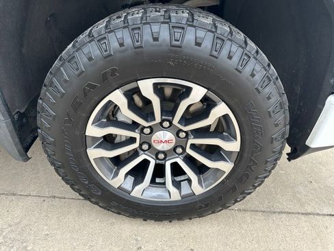 Used 2019 GMC Sierra 1500 AT4 w/ AT4 Premium Package AWD/4WD image 39