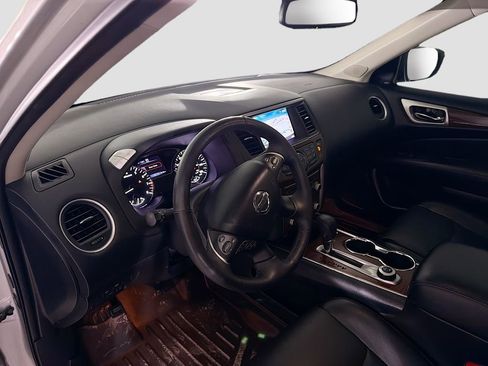 Used 2020 Nissan Pathfinder Platinum AWD/4WD image 9