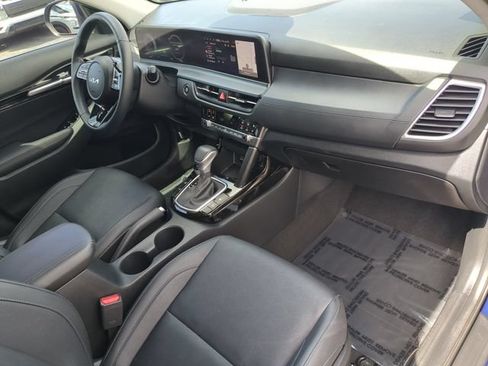 Used 2024 Kia Seltos EX FWD image 13