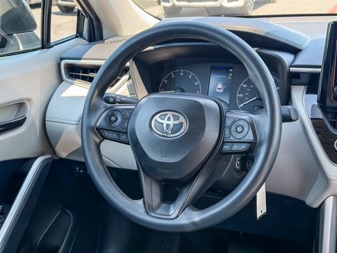Used 2024 Toyota Corolla Cross L FWD image 11