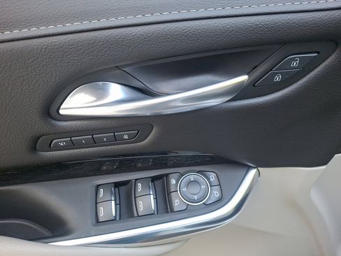 Used 2021 Cadillac XT4 Premium Luxury image 16