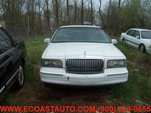 Used 1996 Lincoln Town Car Executive RWD image 4