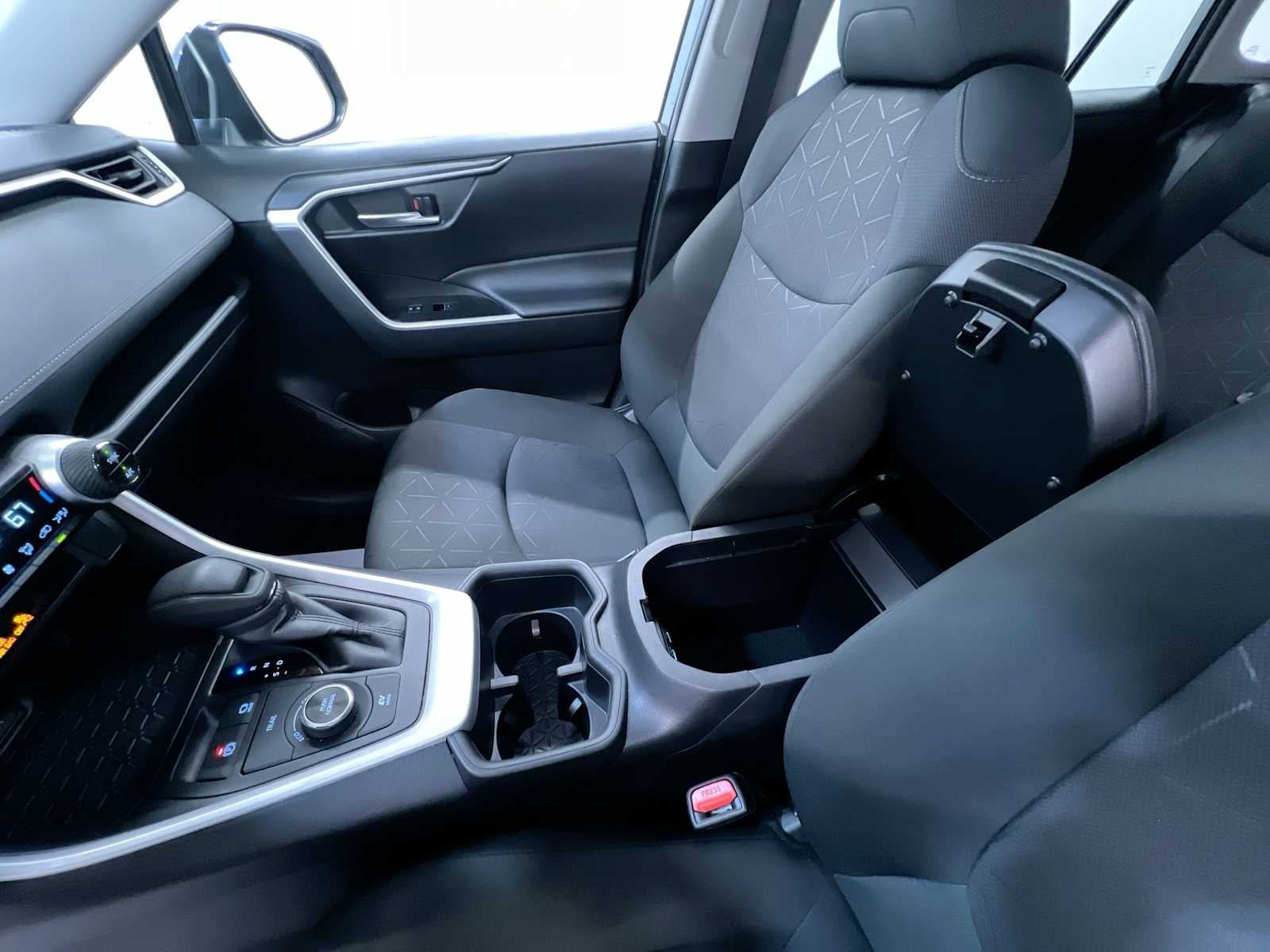 Used 2025 Toyota RAV4 XLE AWD/4WD image 28