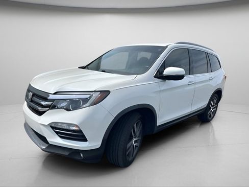 Used 2017 Honda Pilot Touring image 2