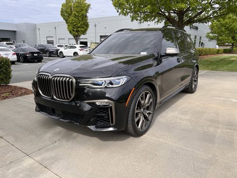 Used 2021 BMW X7 M50i image 6