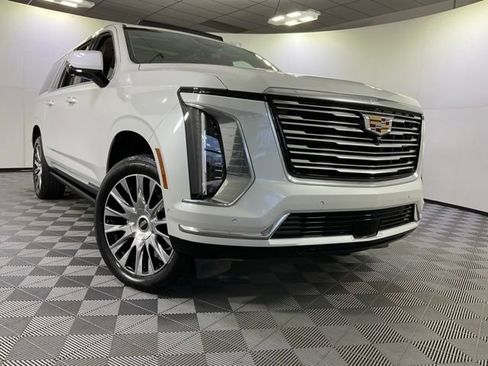 Used 2025 Cadillac Escalade ESV Premium Luxury Platinum AWD/4WD image 43