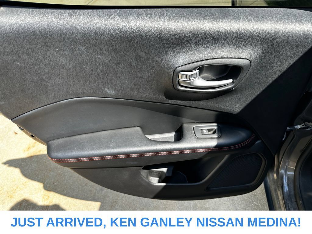 Used 2019 Jeep Compass Trailhawk w/ Popular Equipment Group AWD/4WD image 16
