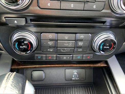 Used 2015 Ford F150 Platinum w/ Equipment Group 701A Luxury RWD image 33