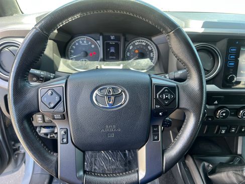 Certified 2019 Toyota Tacoma TRD Off-Road AWD/4WD image 12