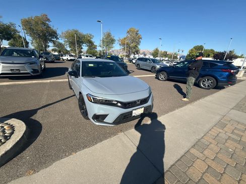 Used 2024 Honda Civic Sport image 3