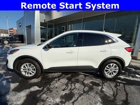 Used 2022 Ford Escape SE w/ Cold Weather Package image 4
