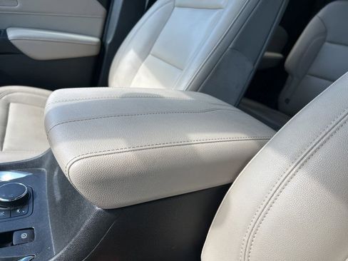 Used 2022 Chevrolet Traverse LT image 33