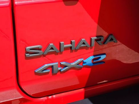 Used 2025 Jeep Wrangler Unlimited Sahara w/ Safety Group AWD/4WD image 13