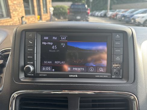 Used 2020 Dodge Grand Caravan SXT FWD image 18