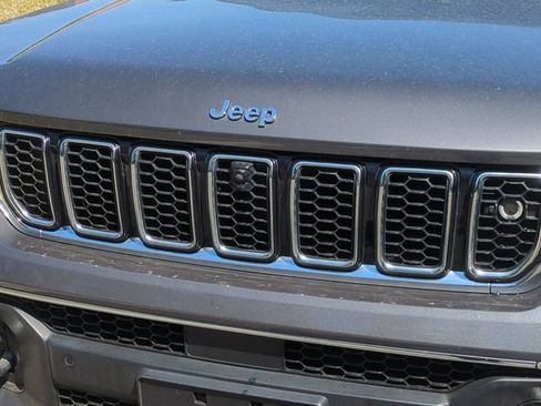 Used 2022 Jeep Grand Cherokee Overland w/ Adv Protech Group III AWD/4WD image 24