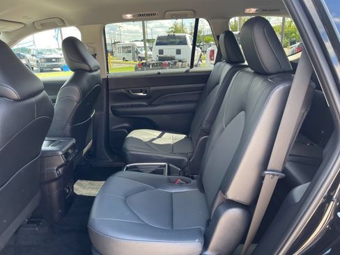 Used 2025 Toyota Grand Highlander AWD image 13