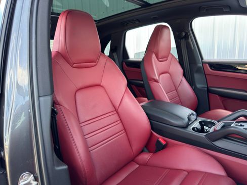 Used 2023 Porsche Cayenne AWD/4WD image 41