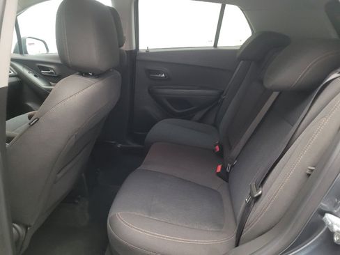 Used 2022 Chevrolet Trax LS w/ Tint and Cruise Package AWD/4WD image 18