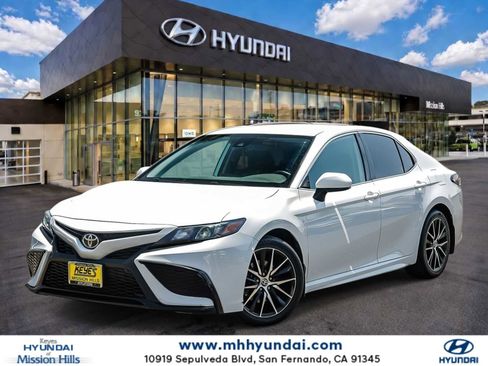 Used 2021 Toyota Camry SE w/ Carpet Mat Package (TMS) FWD image 1