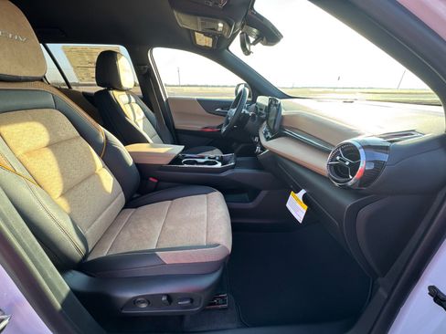 New 2026 Chevrolet Equinox ACTIV w/ Convenience Package III AWD/4WD image 18