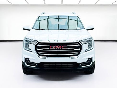 Used 2023 GMC Terrain SLT image 2