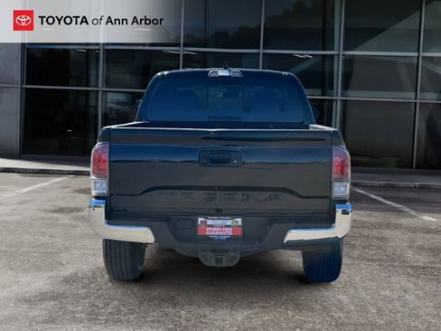 Used 2022 Toyota Tacoma TRD Off-Road AWD/4WD image 9