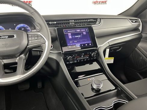 New 2025 Jeep Grand Cherokee Laredo w/ Luxury Tech Group I image 19