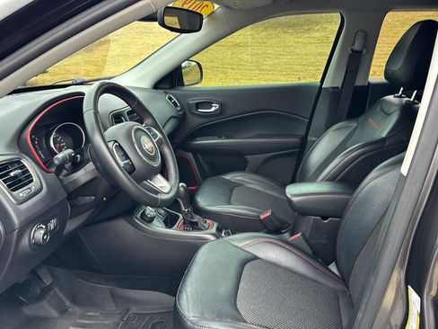 Used 2019 Jeep Compass Trailhawk image 8