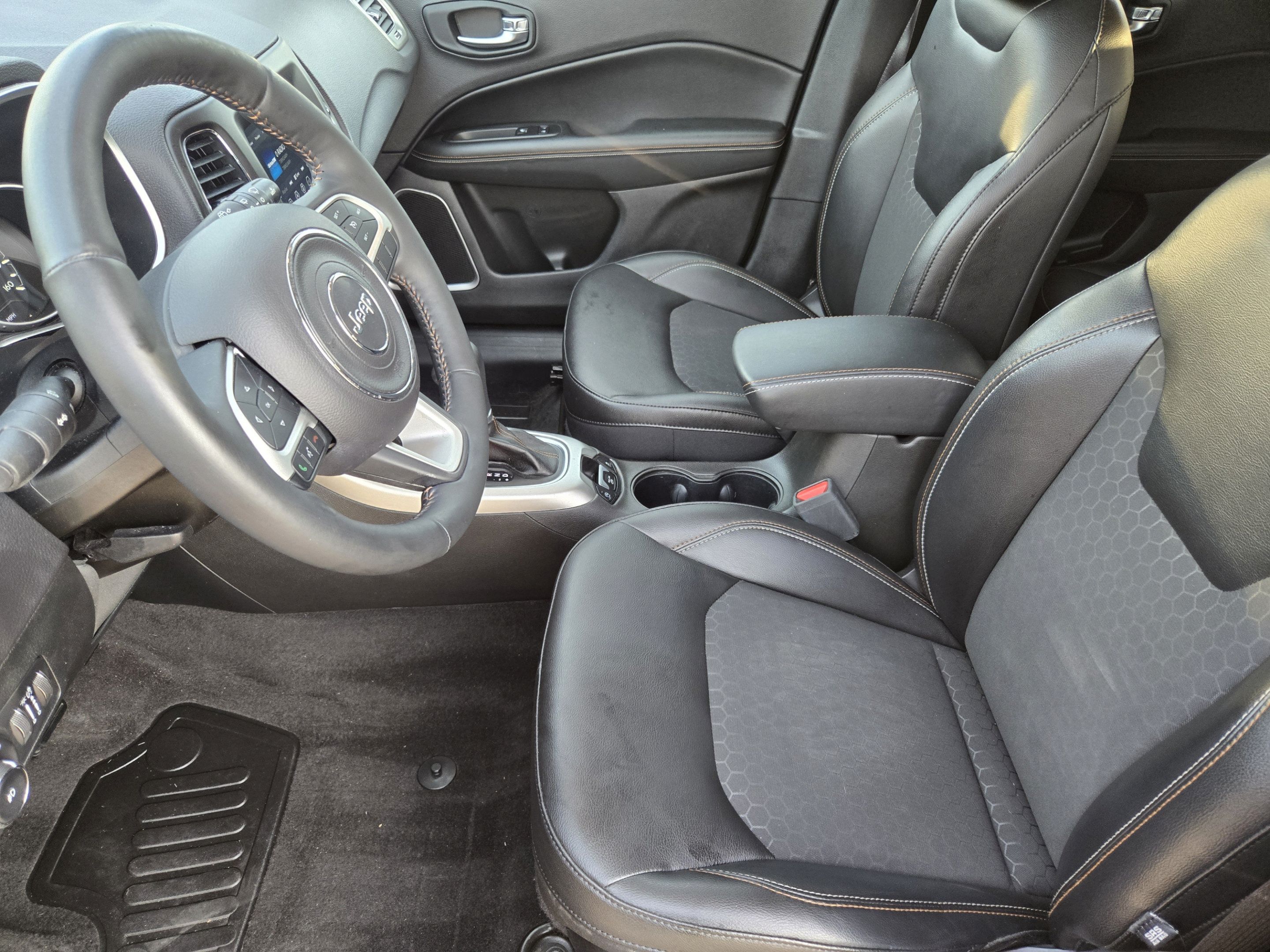 Used 2018 Jeep Compass Latitude FWD image 9