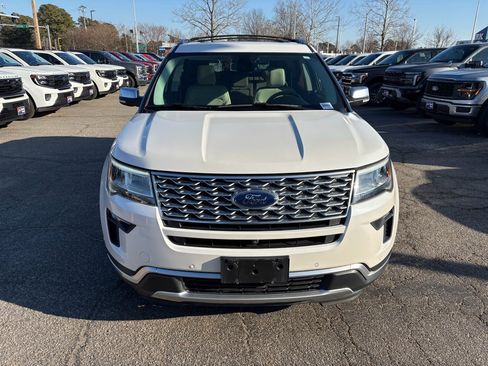 Used 2018 Ford Explorer Platinum image 2