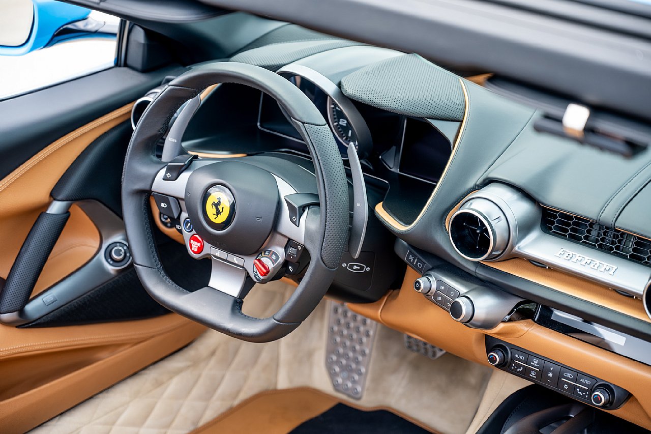 Used 2022 Ferrari 812 GTS RWD image 21