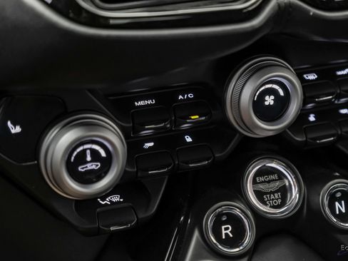 Used 2022 Aston Martin V8 Vantage Coupe RWD image 70