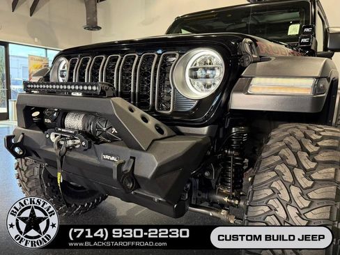 Used 2025 Jeep Wrangler Unlimited Rubicon AWD/4WD image 5
