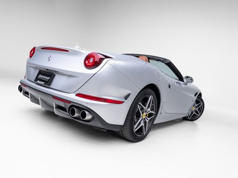 Used 2016 Ferrari California T image 27