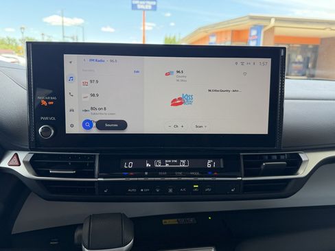 Used 2025 Toyota Sienna XLE w/ XLE Plus Package AWD/4WD image 19