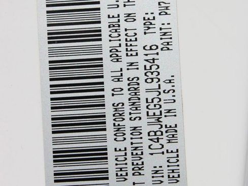 Used 2018 Jeep Wrangler Unlimited Sahara w/ Connectivity Group image 16