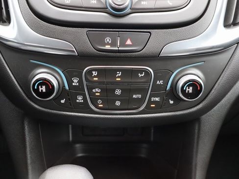 Used 2023 Chevrolet Equinox LT image 10