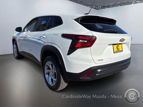 Used 2024 Chevrolet Trax LS w/ LS Convenience Package image 6