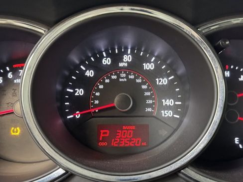 Used 2011 Kia Sorento LX image 28