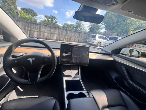 Used 2021 Tesla Model 3 Standard Range Plus RWD image 2