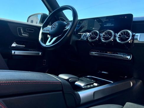 Used 2023 Mercedes-Benz GLB 250 4MATIC image 11